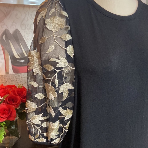 Black and gold blouse with sheer sleeves - Picture 2 of 3